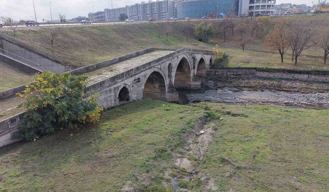 470 yıllık Haramidere Köprüsü içler acısı halde