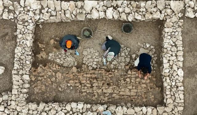 Depremin yıktığı yapının enkazı ortaya çıkartıldı