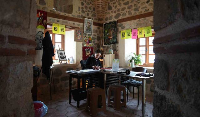 517 yıllık Taşhan'da kadın eliyle sanat ve emek buluşuyor