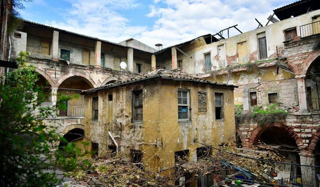 Şekerci Han restorasyona alınıyor