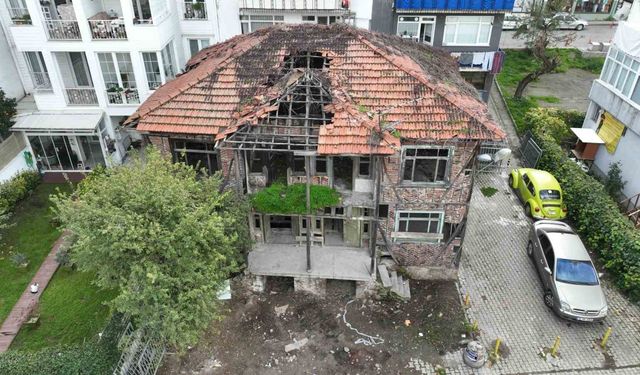 Gölcük'te atıl durumdaki tarihi yapı kütüphane oluyor