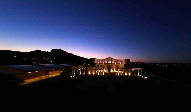 Paranın ilk basıldığı Antik Kenti artık gece de parlıyor