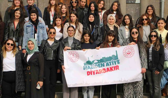 Şehit ve gazi kızları tarihi mekanları geziyor