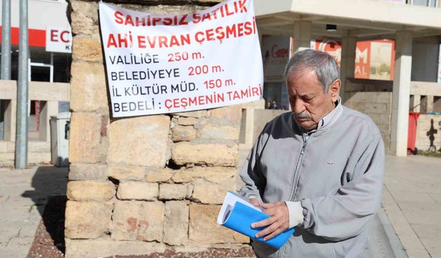 Tarihi çeşme için vatandaştan tek kişilik eylem