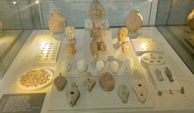 Tarihi eser dikkat çeken sergi ziyaretçilerini ağırlıyor