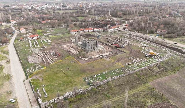 Aizanoi Antik Kenti'nde restorasyon çalışmaları devam ediyor