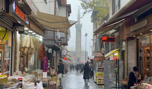 Diyarbakır'ın tarihi mekanlarını sis kapladı