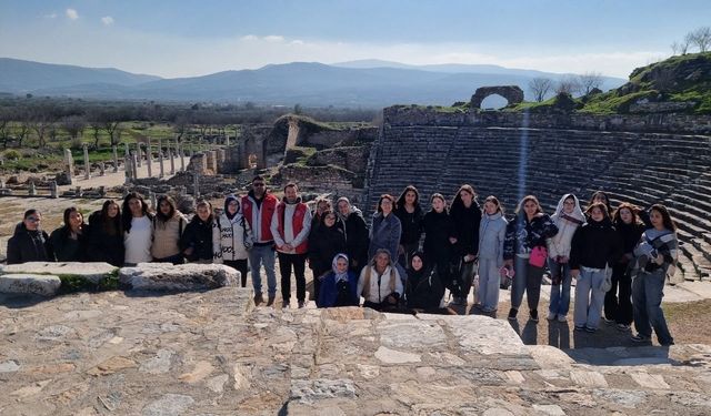 Gençler, tarih dolu bir gün geçirdi