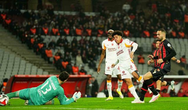 Gabriel Sara, Galatasaray'ın lig tarihinde en hızlı 4. golünü attı