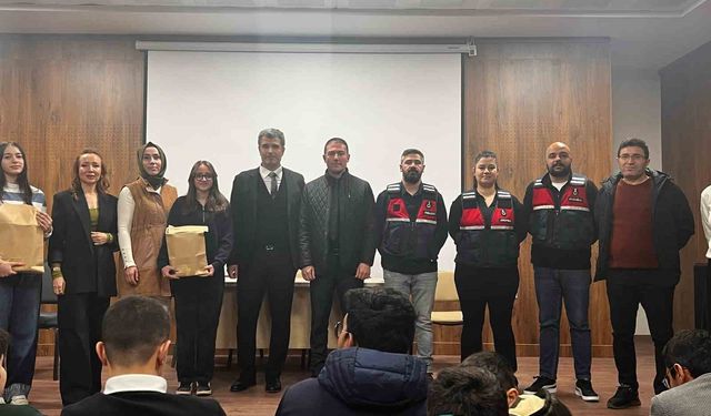 Jandarmadan öğrencilere sosyal medya güvenlik eğitimi