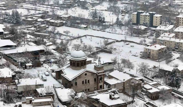 Kayseri'de kar yağışı etkili oldu