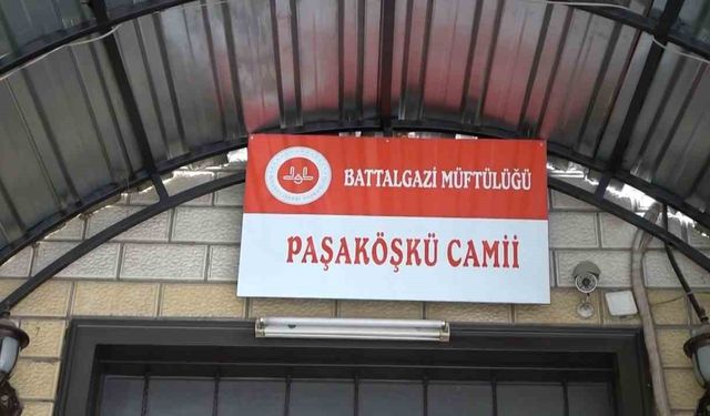 Malatya'da Paşaköşkü Camisi'nin hasarlı minaresi onarılıyor