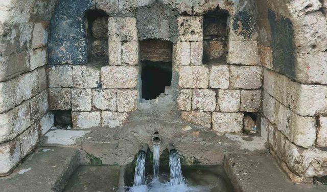 Tarihi 2 çeşmeden su akmaya başladı