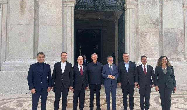 Başkan Bozbey Avrupa'da tarihi kent modelini inceledi