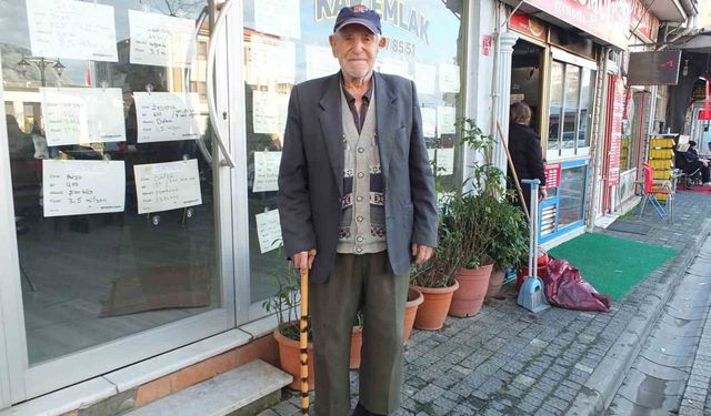 Burhaniye'de 97 yaşındaki Hasan dede ilçenin ayaklı tarihi oldu