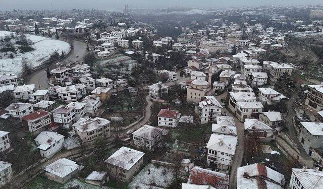 Tarihi Çarşı Beyaz Gelinliğini Giydi