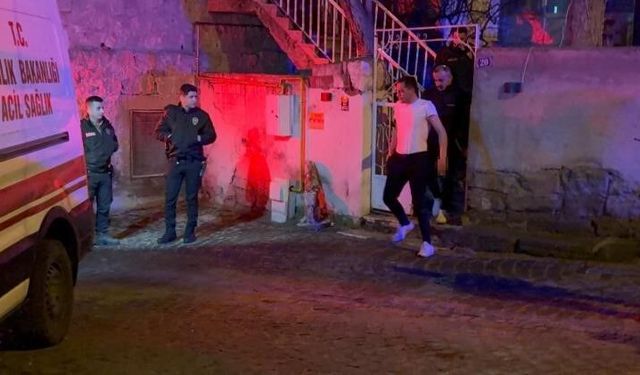 Kayseri'de bacağından yaralanan şahıs, ekiplerin ikazına rağmen tütün yaktı