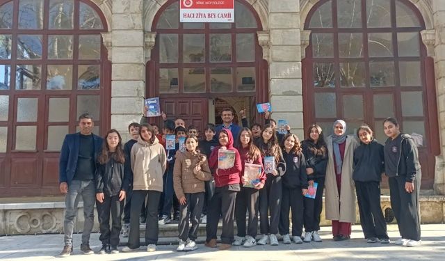 Öğrenciler tarihi camilerde buluşmaya devam ediyor