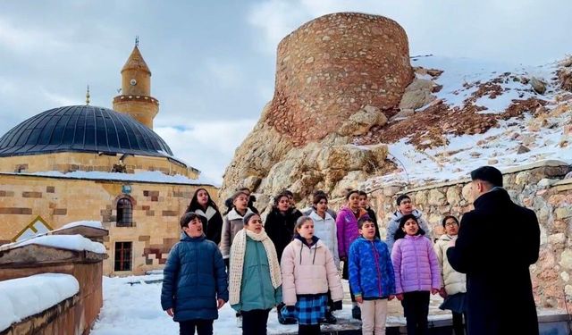 Tarihi İshak Paşa Sarayı ve Ağrı Dağı eteklerinde Ramazan ilahileri yankılandı