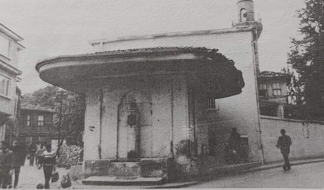 İBB 300 yıllık tarihi çeşmeyi mermer yığınına çevirdi