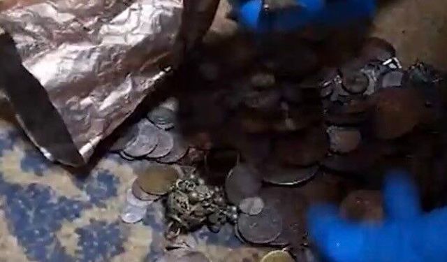 İzmir'de tarihi eser operasyonu: 203 eser ele geçirildi