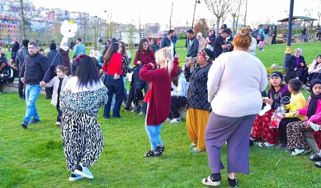 Sancaktepe'de Dünya Romanlar Günü coşkusu: Ayazma Yaşam Vadisi renklendi