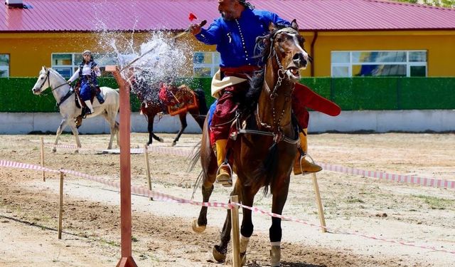 81 ilden gelen öğrenciler Söğüt'te tarihi alanları gezdi