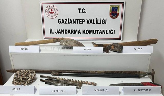 Gaziantep'te kaçak kazı yapan 2 şahsı jandarma yakaladı