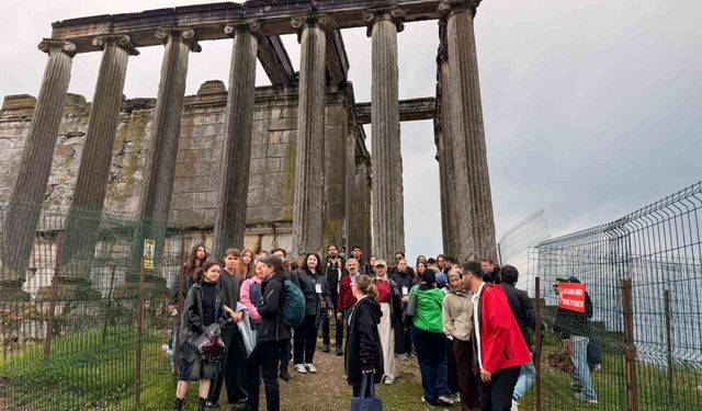 Tavşanlı'da Avrupalı gençlere tarihi ve kültürel tanıtım