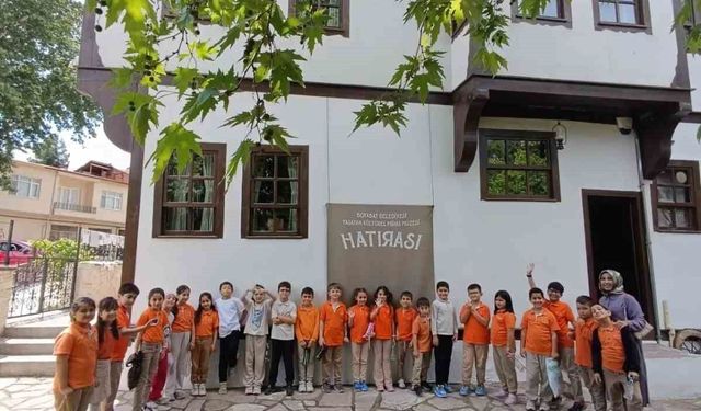 Boyabatlı minikler geçmişin kültürünü müzede keşfetti