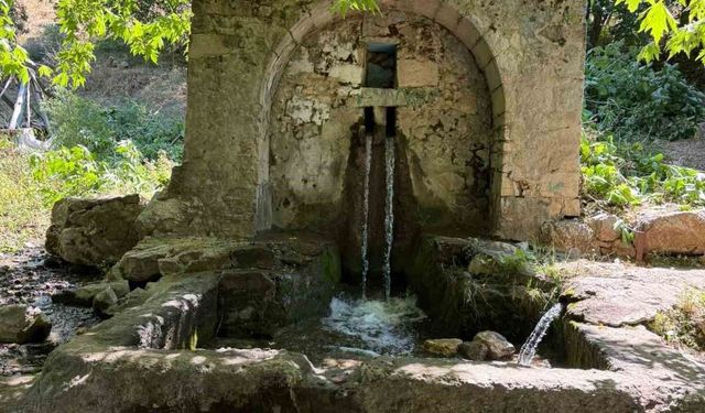 Diyarbakır'da tarihi çeşme harabeye döndü