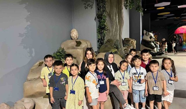 Minikler keşif ormanı ve ışıklı masal sergisine hayran kaldı