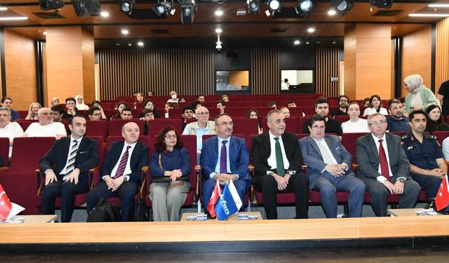 'Tarihin İzinde Tekirdağ' konferansında kentin tarihi gelişimi, kültürel mirası ve stratejik önemi anlatıldı