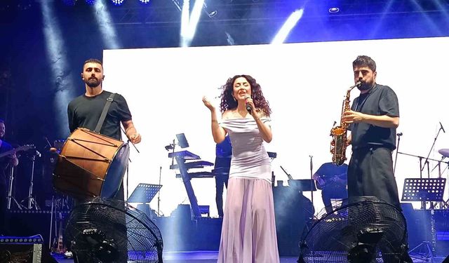 Edirne'de 665'inci Tarihi Kırkpınar Yağlı Güreş Festivali'nde Melek Mosso sahne aldı
