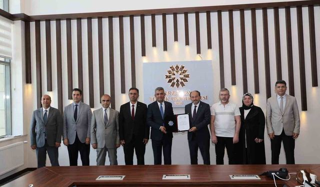 Erzurum Lisesinin köklü tarihi bilimsel bir eserle geleceğe taşınıyor