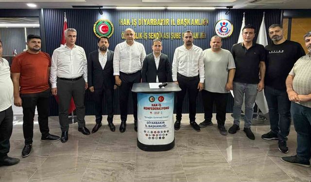 HAK-İŞ İl Başkanı Aküzüm: 'Bu tarihi direniş, bir daha yaşanmamak üzere tarihin altın sayfalarına demokrasiye sahip çıkan milletin zaferi olarak yazılmıştır'