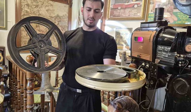 Halen çalışır vaziyetteki 98 yıllık tarihi sinema makinesi Eskişehir'de sergileniyor