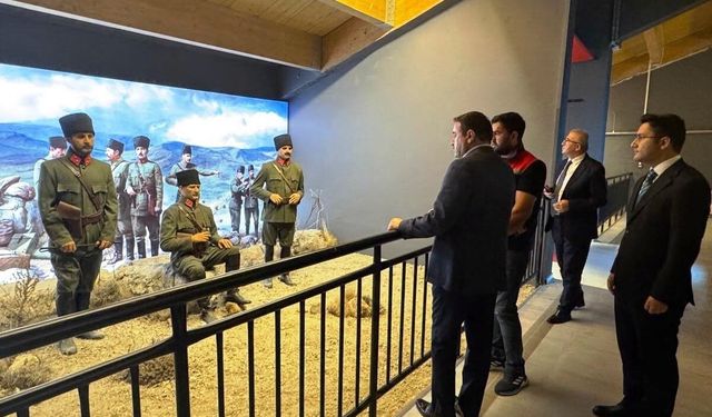 Kütahya Valisi Işın, Dumlupınar Şehitliği ve Diorama Müzesi'nde incelemelerde bulundu