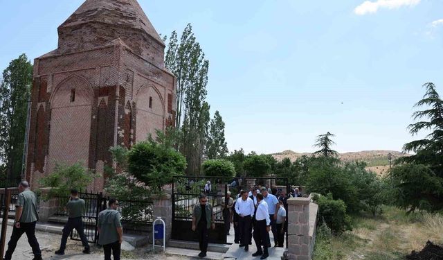 Melikgazi Türbesi Restorasyon ve Peyzaj Projesi için yerinde inceleme