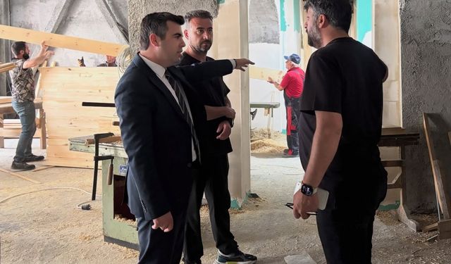 Susuz'da yeni Hükümet Konağı restorasyonu sürüyor: Kaymakam Öztürk çalışmaları yerinde inceledi
