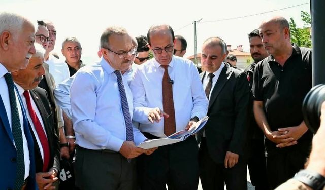 Vali Yavuz ile Büyükşehir Belediye Başkanı Er, Yeşilyurt'un tarihi bölgelerindeki yatırımları inceledi