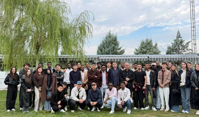Farklı ülkelerden gelen yabancı uyruklu öğrencilere Bilecik'in tarihi ve kültürel değerleri tanıtıldı