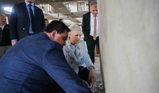 Başkan Subaşı tarihi koza fabrikasını ziyaret etti
