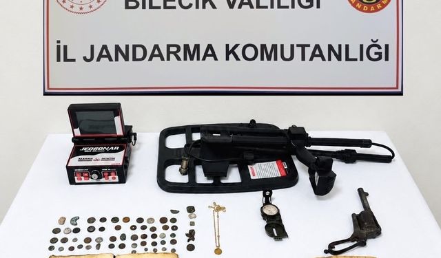 Bilecik'te tarihi eser operasyonu: 51 sikke ele geçirildi