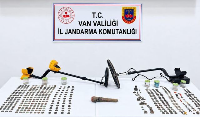 Çaldıran'da Roma dönemine ait 529 adet sikke ele geçirildi
