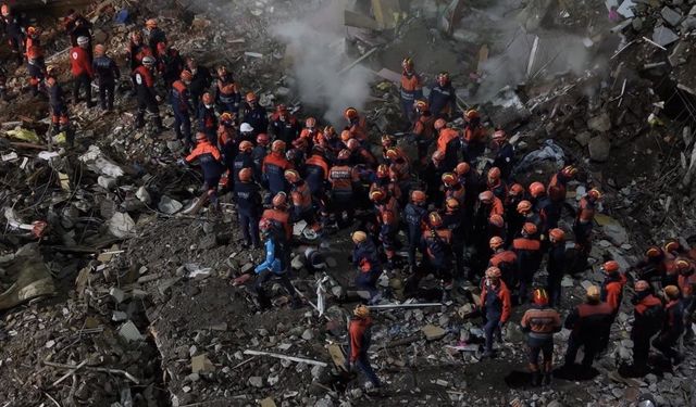 Maltepe'de çöken binanın enkazından 22 saat sonra Hüseyin Özkurt'un cansız bedeni çıkarıldı