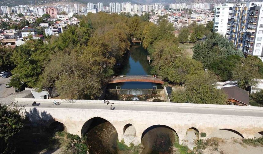 Tarihi Köprü ve Değirmen Görenleri Büyülüyor