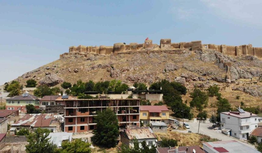 Tarihi Bayburt Kalesinde imar sorunu