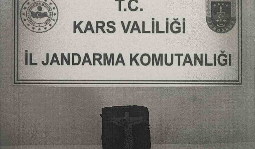 Tarihi eseri jandarmaya satmaya çalıştı