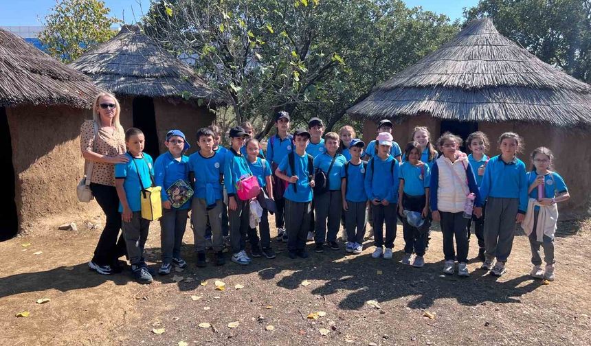 Öğrenciler, Arkeopark'ta arkeolojiyi tanıyor